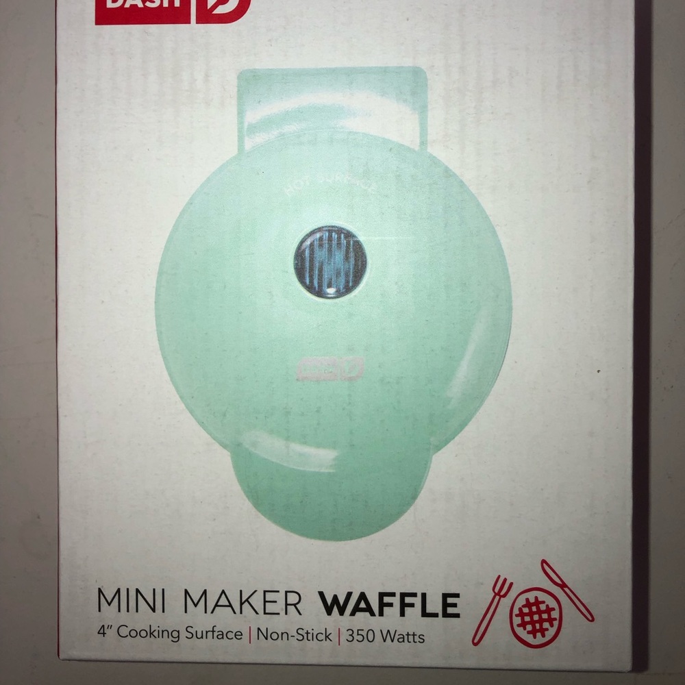 Mini waffle maker